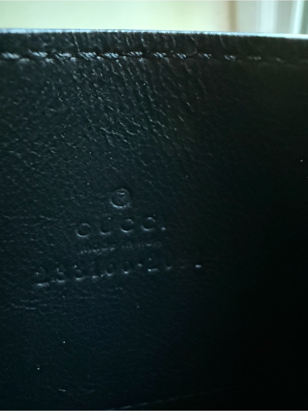 Gucci Surpreme GG Bee Card Case - Picture 5 of 5